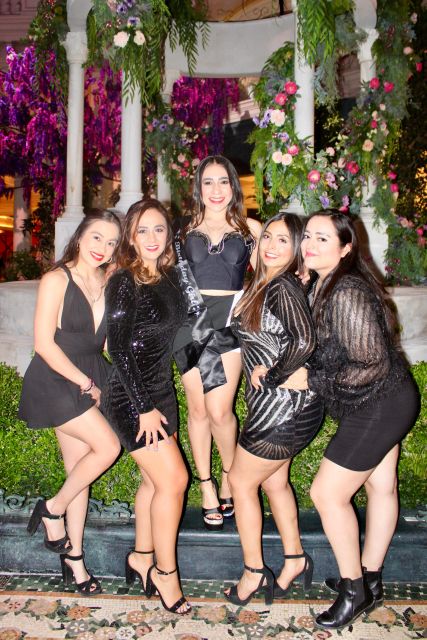 Las Vegas Strip Limo Tour with Champagne and Photos - What the photographer option really adds