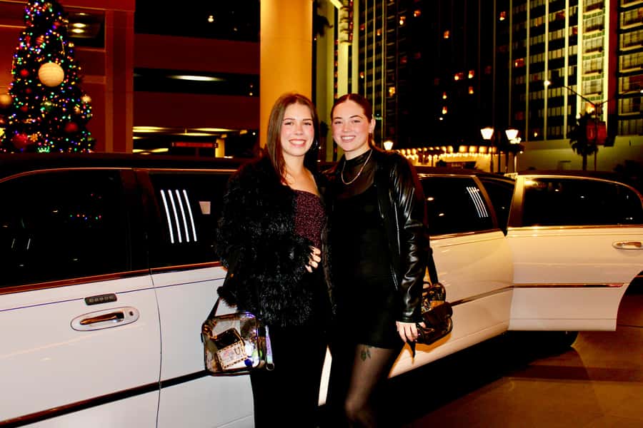 Las Vegas Strip Limo Tour with Champagne and Photos - The limousine and the service