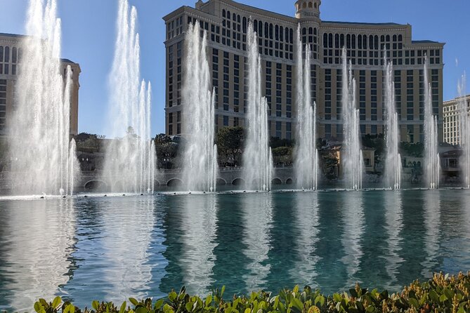 Las Vegas Strip Self-Guided Walking Audio Tour - Walking Las Vegas through its resort-sized stories