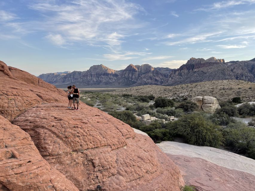 Las Vegas: Sunset Hike and Photography Tour Near Red Rock - Booking, cancellation, and language details