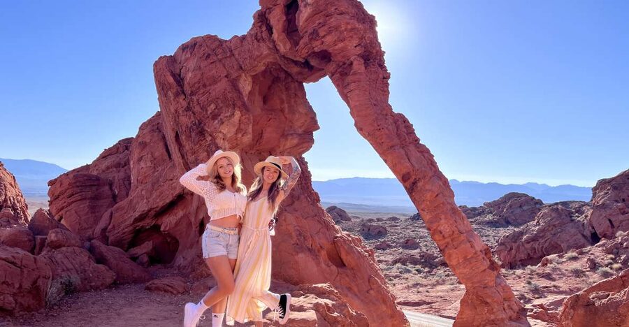 Las Vegas: Valley of Fire and Red Rock Canyon Day Trip - Guides, commentary, and the photo service