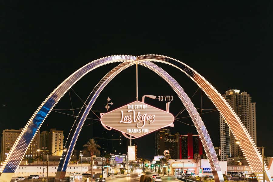 Las Vegas: Vegas After Dark Night Tour with Free Drink (21+) - Start the night at Hard Rock Cafe