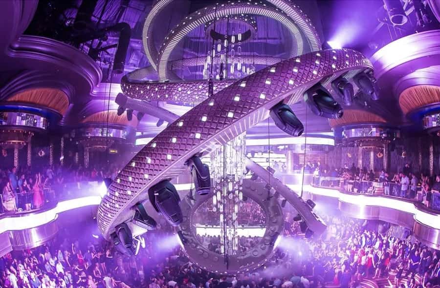 Las Vegas: VIP Club Crawl with Party Bus and Drinks - Who Should Book This Vegas Night Out?