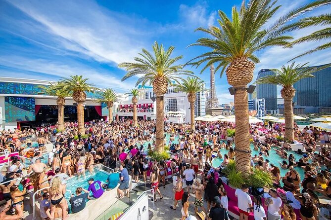 Las Vegas: VIP Pool Crawl with Party Bus, Express Entry & Drinks - What the skip-the-line access is worth