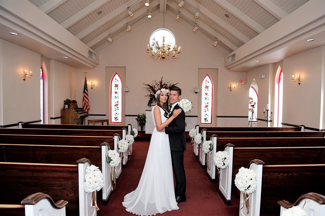 Las Vegas Wedding at A Special Memory Wedding Chapel - Elvis adds theater, not legal formality