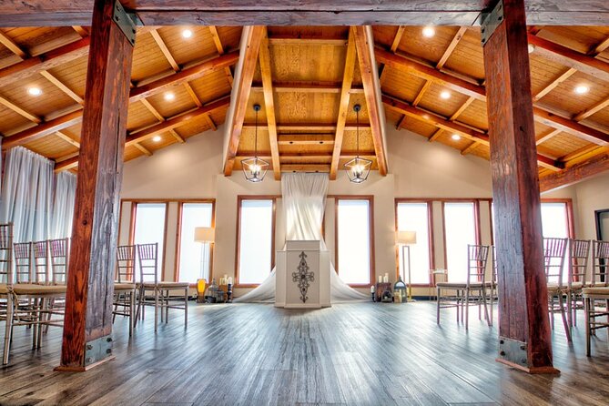 Las Vegas Wedding at The Little Vegas Chapel - A small chapel with a very Las Vegas photo stop
