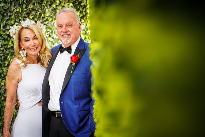 Las Vegas Wedding at The Little Vegas Chapel including Limousine Transportation - Who will enjoy this wedding package