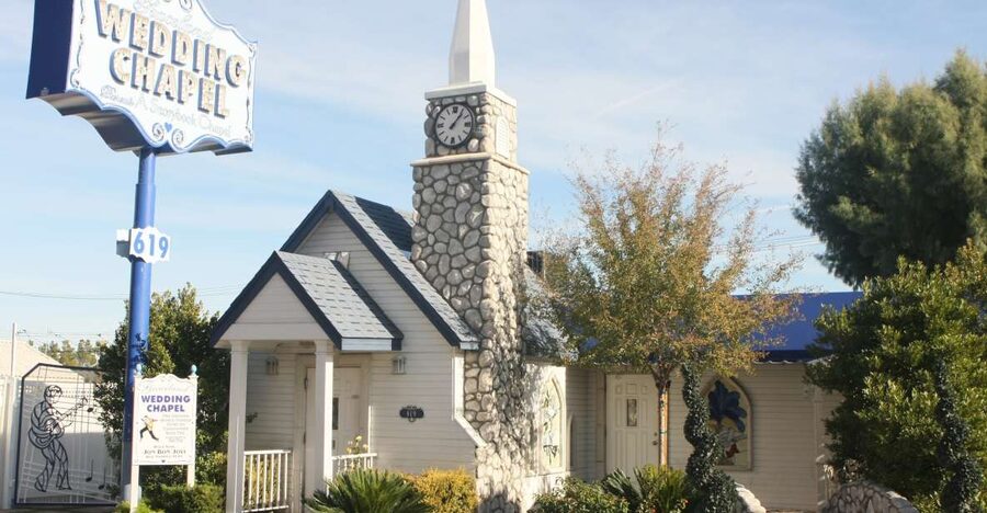 Las Vegas: Wedding or Vow Renewal at Graceland Chapel - Key points to know before booking