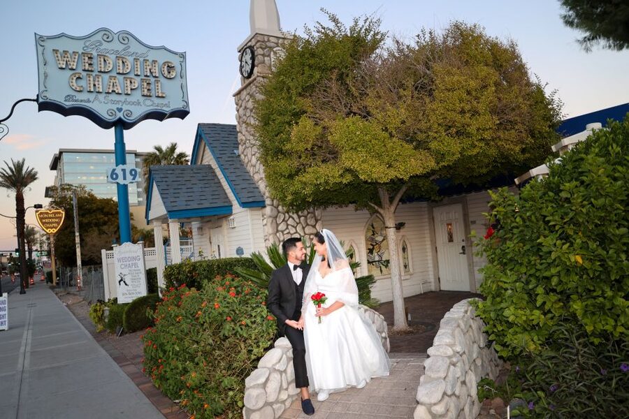 Las Vegas: Wedding or Vow Renewal at Graceland Chapel - A traditional Las Vegas ceremony at Graceland Chapel