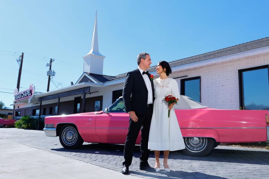 Las Vegas Wedding with Limousine Transportation - A small chapel with room for your closest people