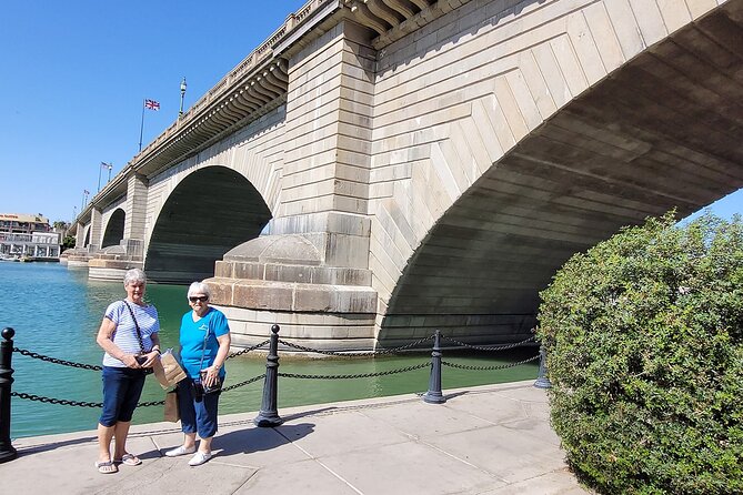 London Bridge and English Village Tour Small Group - The guide can make the road time worthwhile
