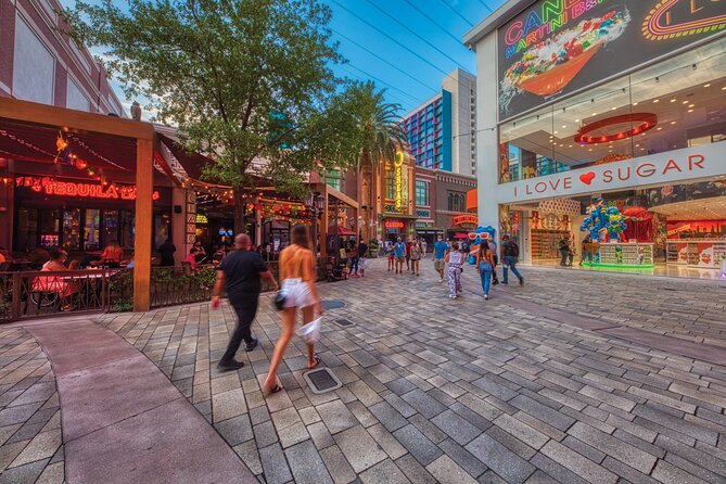 Luenell at Jimmy Kimmel's Comedy Club at the LINQ Promenade - Luenell brings a big voice to a late-night Las Vegas stage