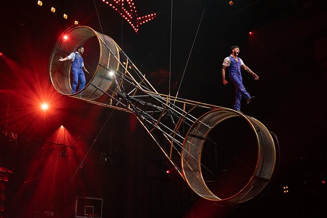 Mad Apple by Cirque du Soleil at New York New York Hotel and Casino - Audience interaction and the New York theme