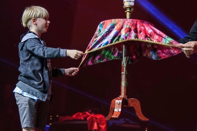 Magic Up Close Early Show at Las Vegas Magic Theater - Magic for children, with enough charm for adults