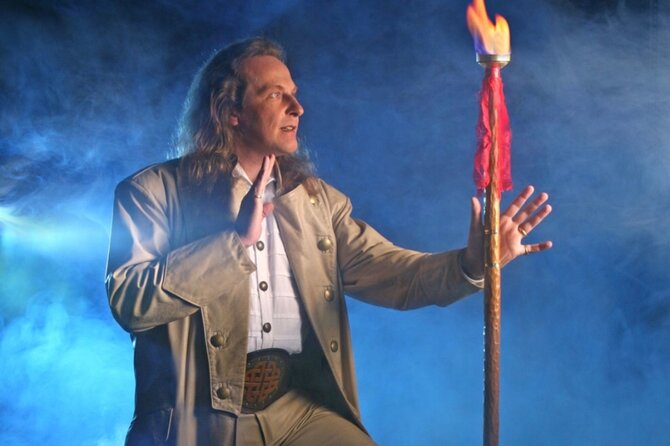 Masters of Magic Show at Las Vegas Magic Theater - A small theater with big audience contact