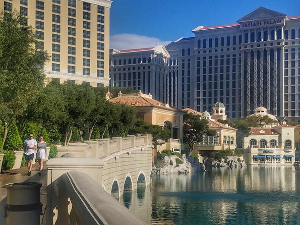 Must-See Spots Vegas Strip Walking Tour - The LINQ and O’Sheas: useful stops in the center of the Strip