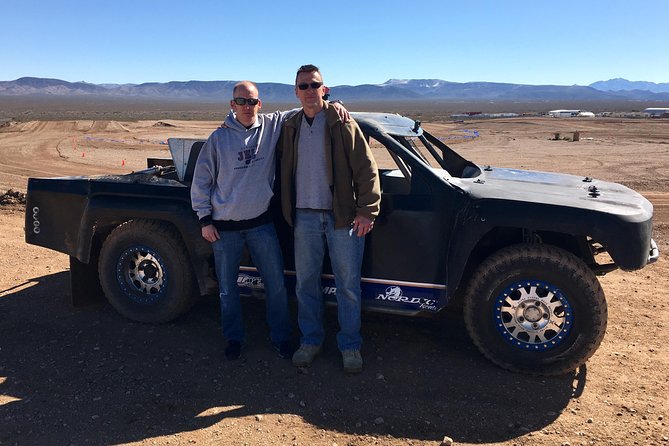 Off Road Racing: 7 Laps - Pick a pro-lite truck, dune buggy, or Razor