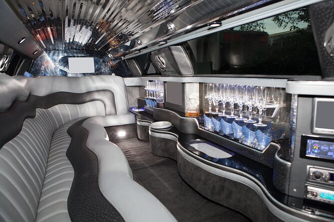Private 2-Hour Limo Tour of Las Vegas with Champagne - Cruising the Strip with the lights on