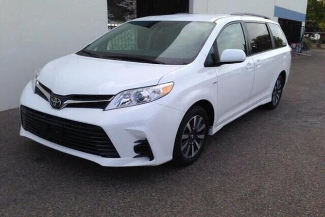 Private Departure Transfer Las Vegas City to LAS Airport - What the Ride to Harry Reid Airport Is Like