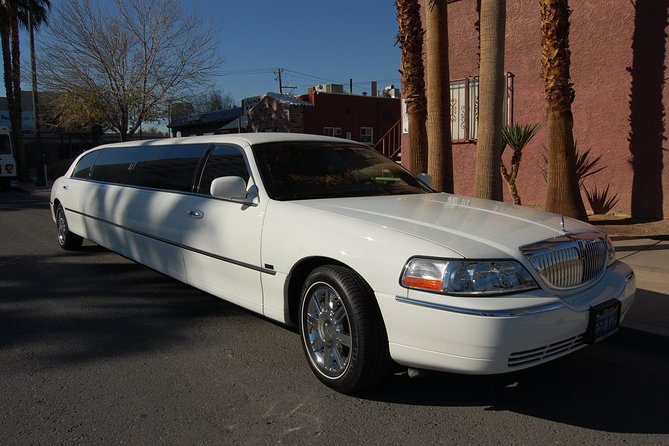 Private Las Vegas Airport to Hotel Luxury Limousine Transfer - The ride along Las Vegas Boulevard