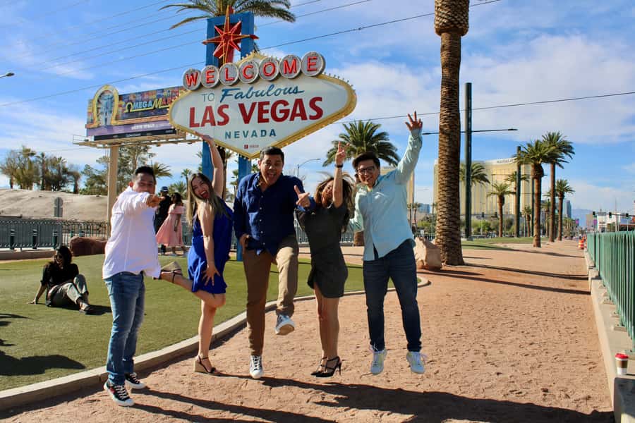 Private Limo 2.5hr Tour of Vegas with Champagne - Key points to know before booking