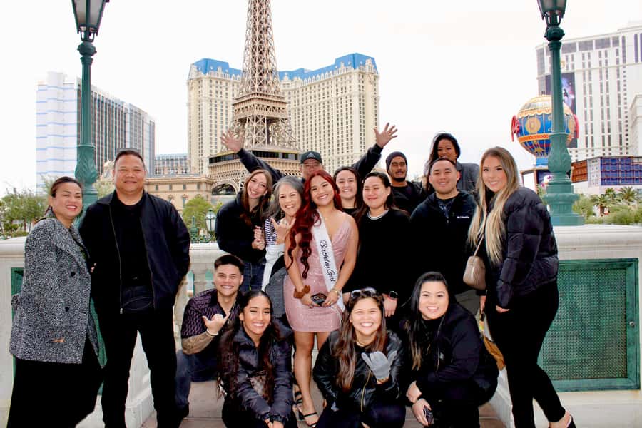 Private Limo 2.5hr Tour of Vegas with Champagne - Pickup, photos, and practical timing