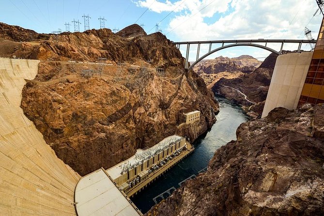 Private roundtrip from Las Vegas to Hoover Dam by SUV - 3.5 hrs - Two hours at the dam: photos, views, and paid tours
