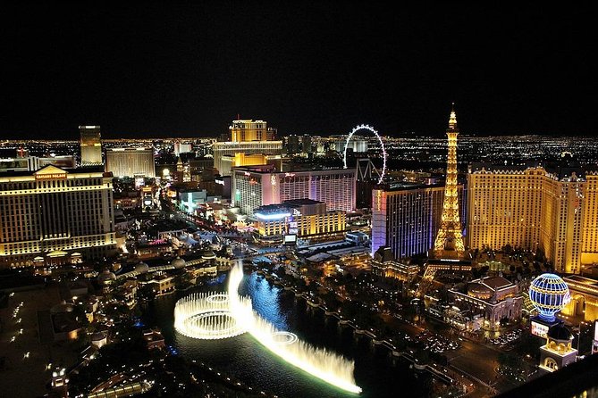 Private Transfer: Las Vegas to LAS Airport by Luxury SUV or Limousine up to 8 p - What the high rating gets right, and what it misses