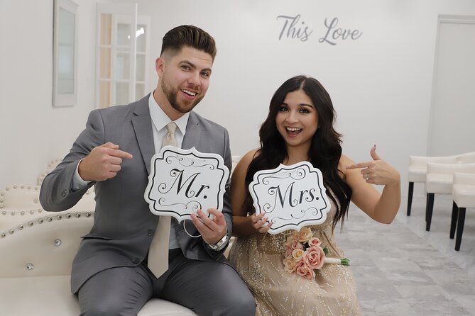 Quickie Las Vegas Wedding at Paradise Wedding Chapel - The chapel at 520 S 6th Street