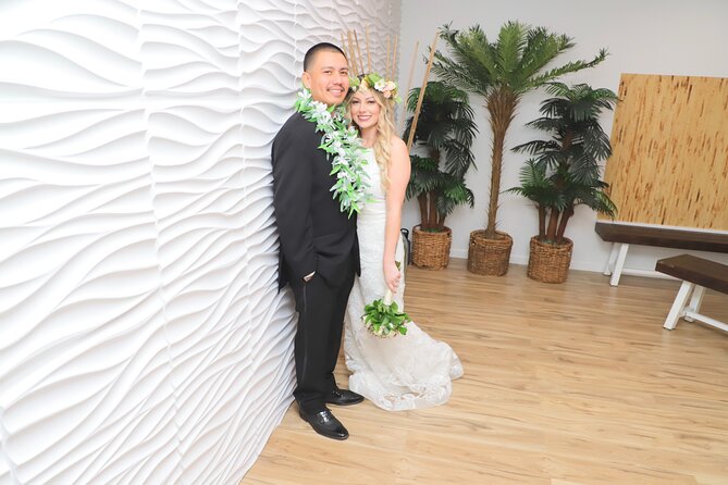 Quickie Sign and Go Wedding at Hawaiian Wedding Chapel - Who Will Like This Wedding