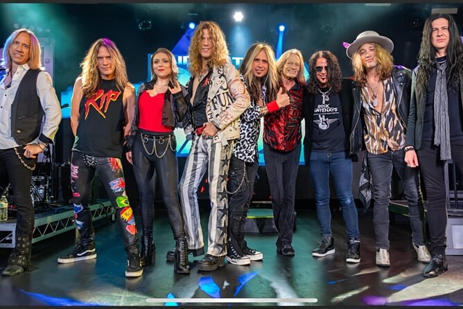 Raiding the Rock Vault at the Hard Rock Cafe in Las Vegas - The performers are the main attraction