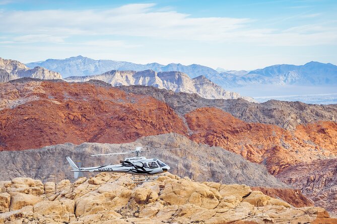 Red Rock Canyon Helicopter Air-Only Tour in Las Vegas - The return over the Las Vegas Strip