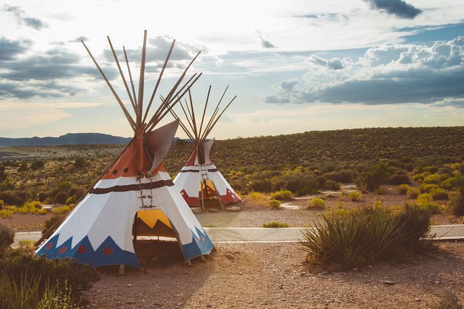 Small Group Grand Canyon, Hoover Dam, 7 Magic Mountains VIP Tour - Guides make the long drive easier
