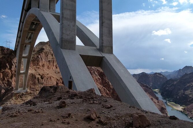 Small Group Hoover Dam, Powerplant & O'Callahan Bridge Tour - A quick picture at the Welcome to Las Vegas sign