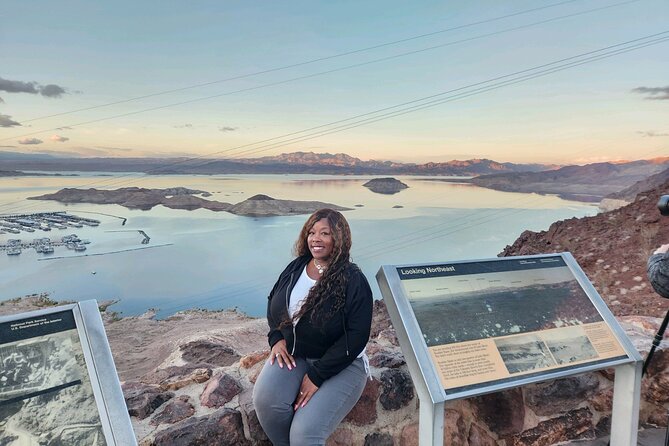 Small Group Max 12 Hoover Dam, 7 Magic Mt. Half Day Express Tour - Seven Magic Mountains in the Mojave Desert