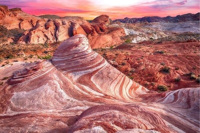 Small Group: Valley of Fire Half Day Tour from Las Vegas - White and red rock contrasts