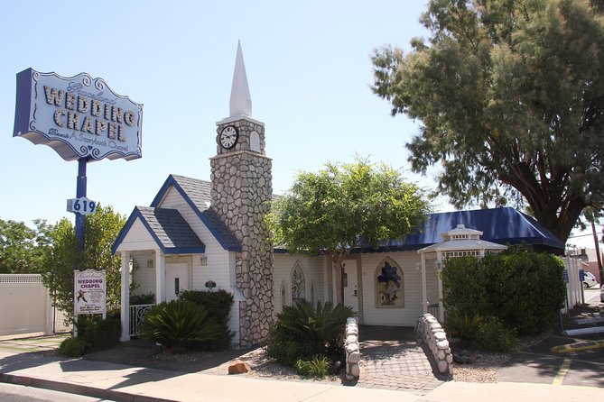 Traditional Wedding or Vow Renewal at Graceland Wedding Chapel - Should you book the Graceland traditional ceremony?