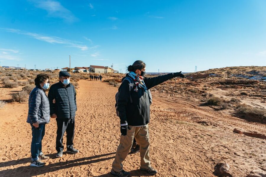Vegas: Antelope Canyon & Horseshoe Bend Tour at Golden Hour - Horseshoe Bend and its short but important walk