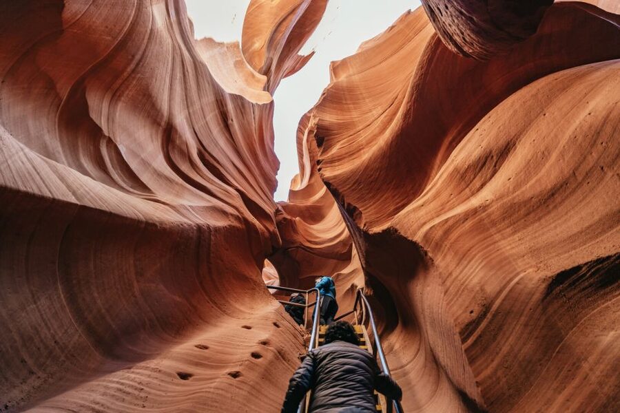 Vegas: Antelope Canyon & Horseshoe Bend Tour at Golden Hour - Guides, language support, and group dynamics