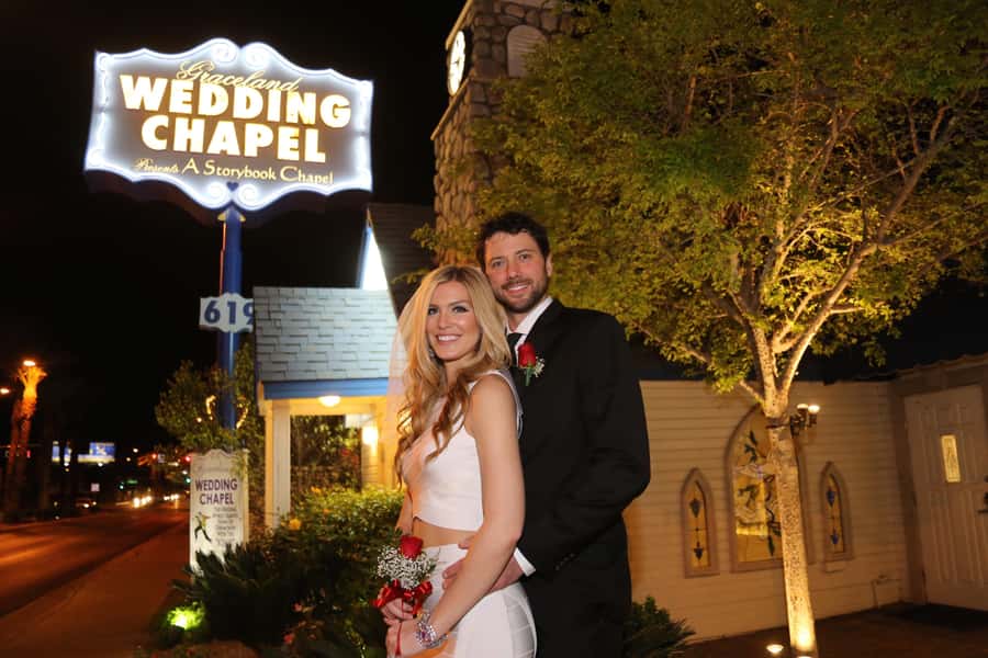 Vegas: Elvis-Themed Graceland Chapel Wedding or Vow Renewal - The photography package and phone restrictions