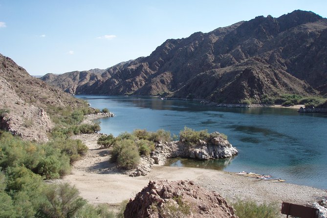 Willow Beach Colorado River Kayak Day Trip with Lunch - Lunch on a sandy beach